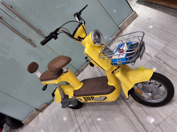 High-Performance Electric Scooter with 500W Motor, Hydraulic Suspension, and LCD Display